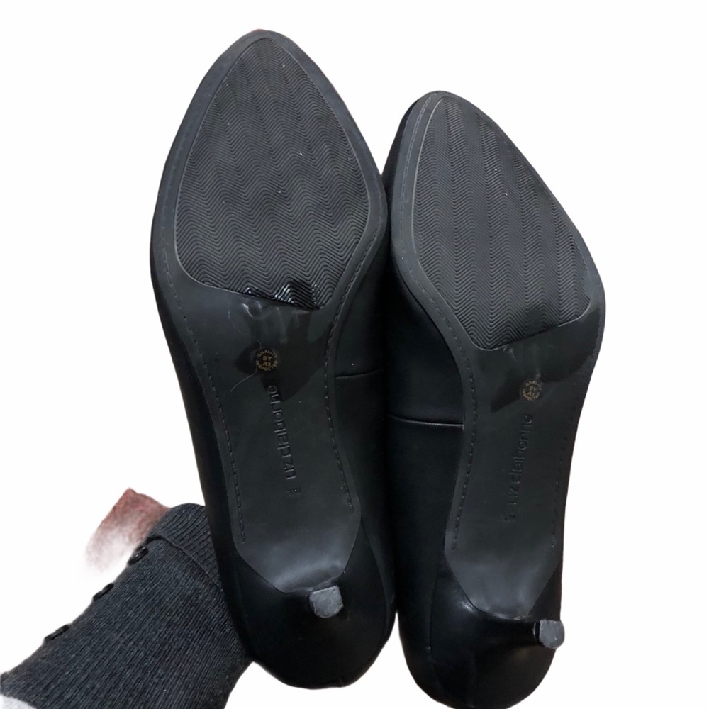 Liz Claiborne Black Pumps - Picture 2 of 2